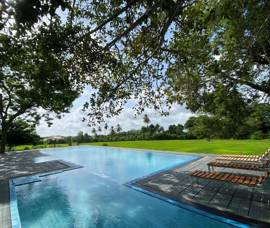 Birdsong Leisure Resort Tissamaharama Exterior photo