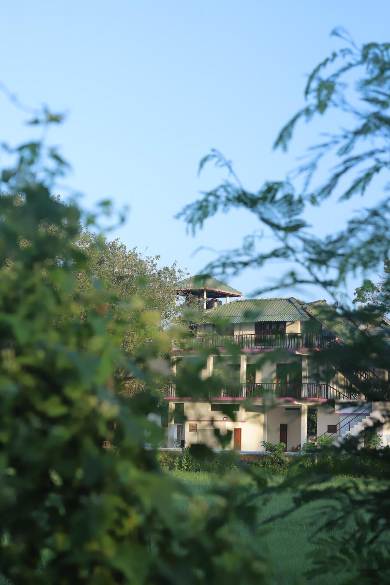 Birdsong Leisure Resort Tissamaharama Exterior photo
